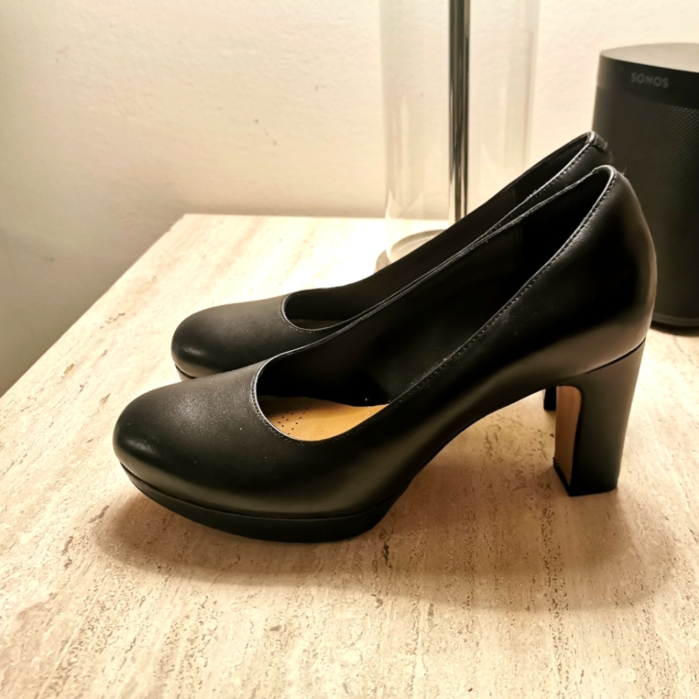 Women's Clarks heels size 6.5